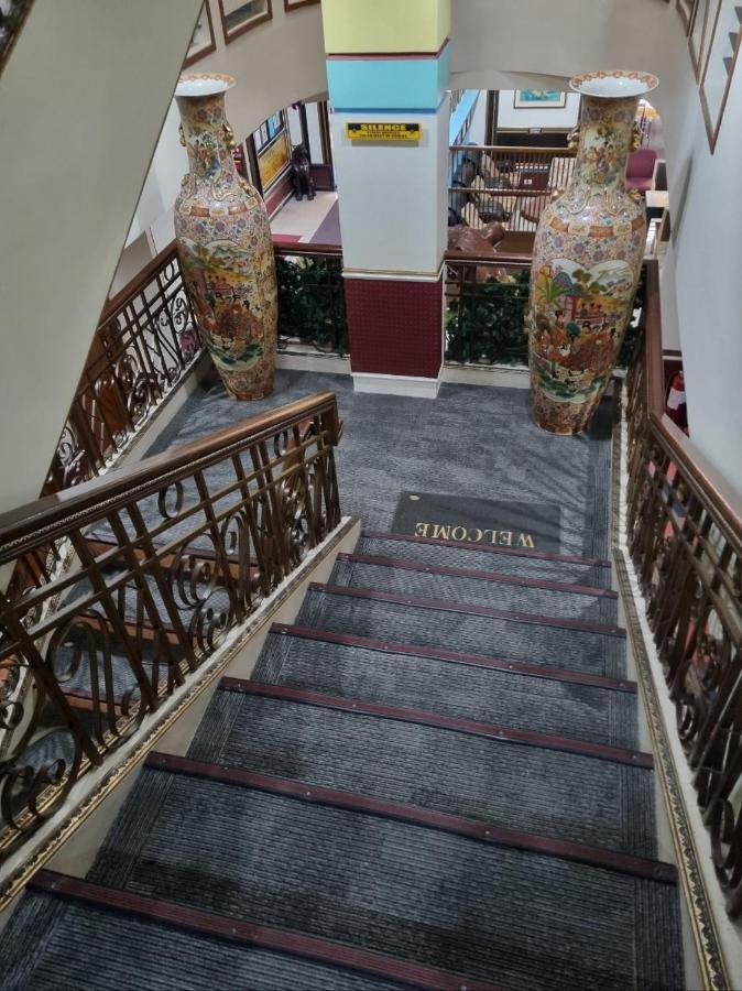 Clark Angeles Tiger Hotel エクステリア 写真