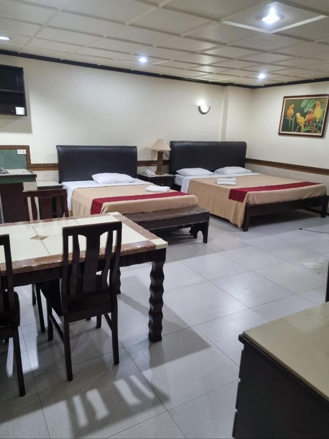 Clark Angeles Tiger Hotel エクステリア 写真